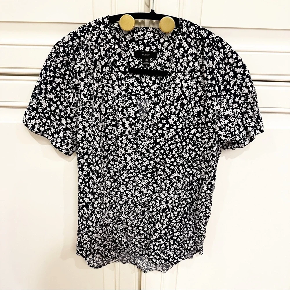 J.Crew Womens Navy White Floral Pullover Tunic Top Blouse Short Sleeve XS AO547‎